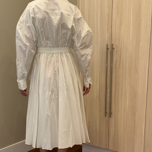 Norma Kamali White Long Sleeve Belted Dress - Picture 14 of 15